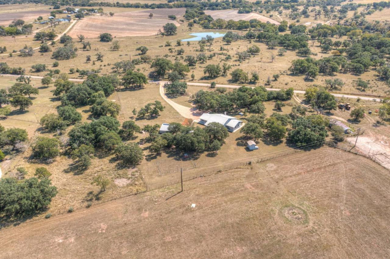 Grey Haus Casita-Peaceful Hill Country Views! Villa Fredericksburg Bagian luar foto