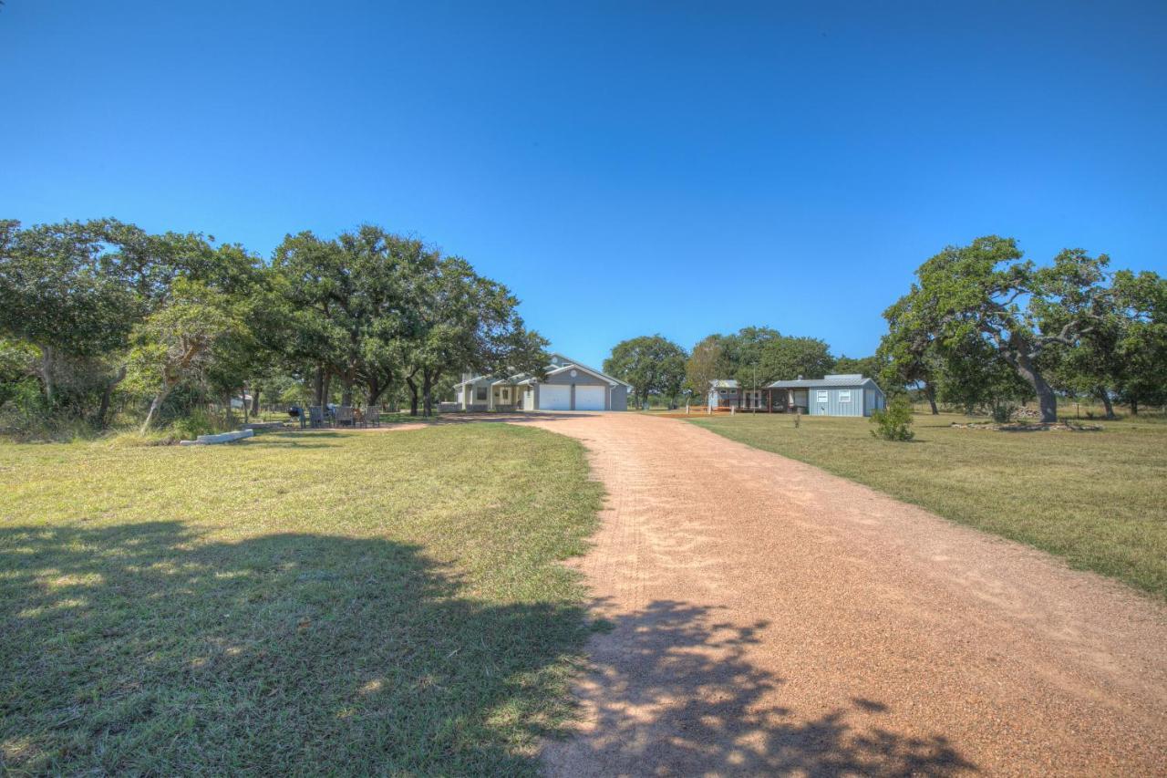 Grey Haus Casita-Peaceful Hill Country Views! Villa Fredericksburg Bagian luar foto