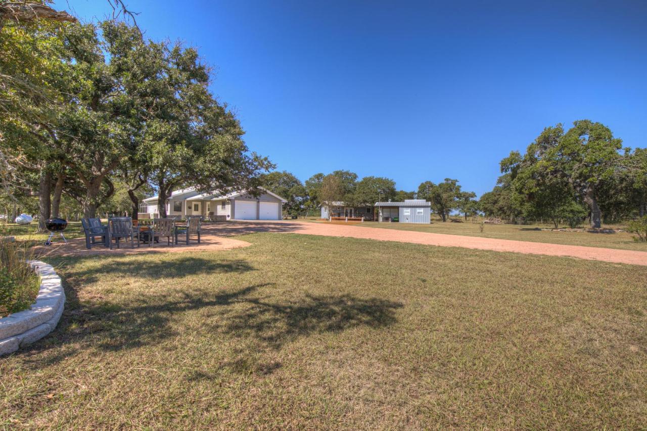 Grey Haus Casita-Peaceful Hill Country Views! Villa Fredericksburg Bagian luar foto