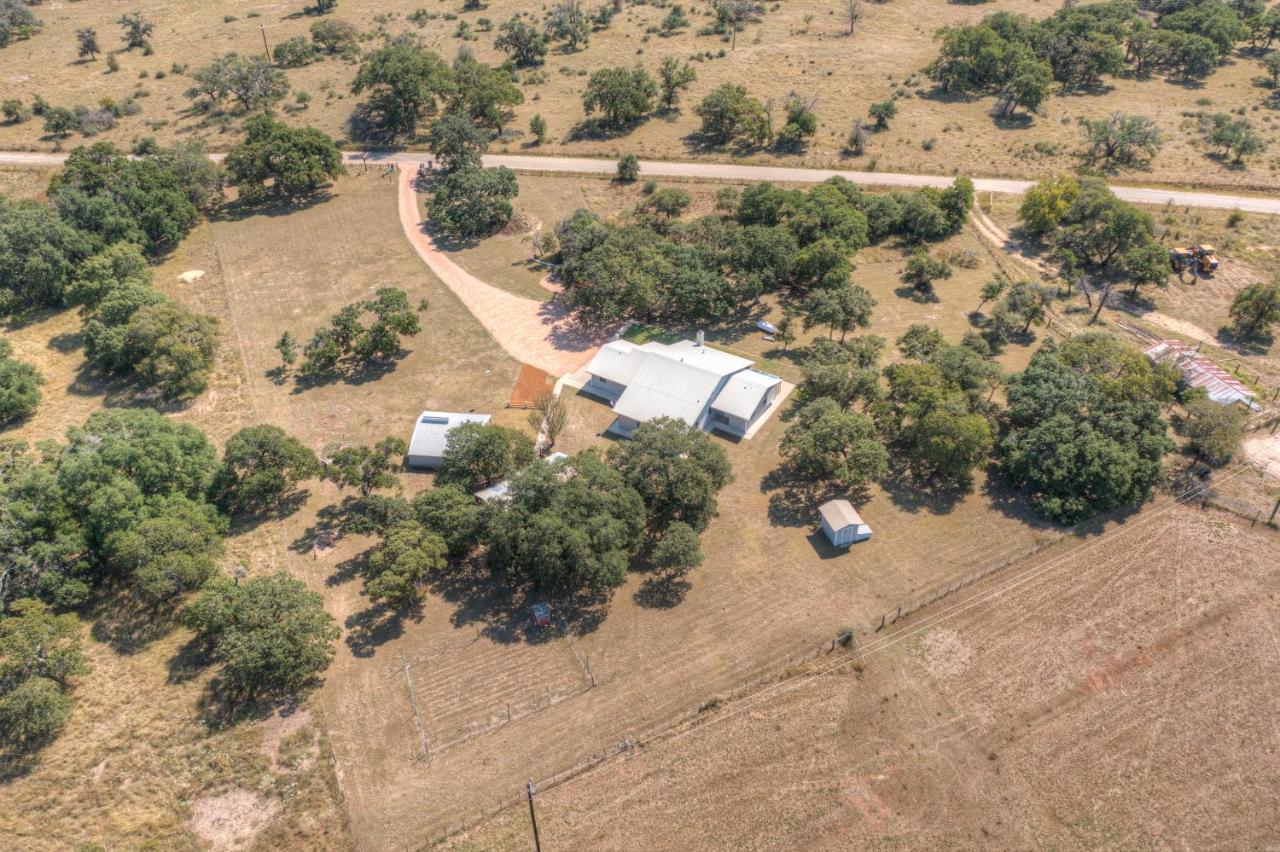 Grey Haus Casita-Peaceful Hill Country Views! Villa Fredericksburg Bagian luar foto