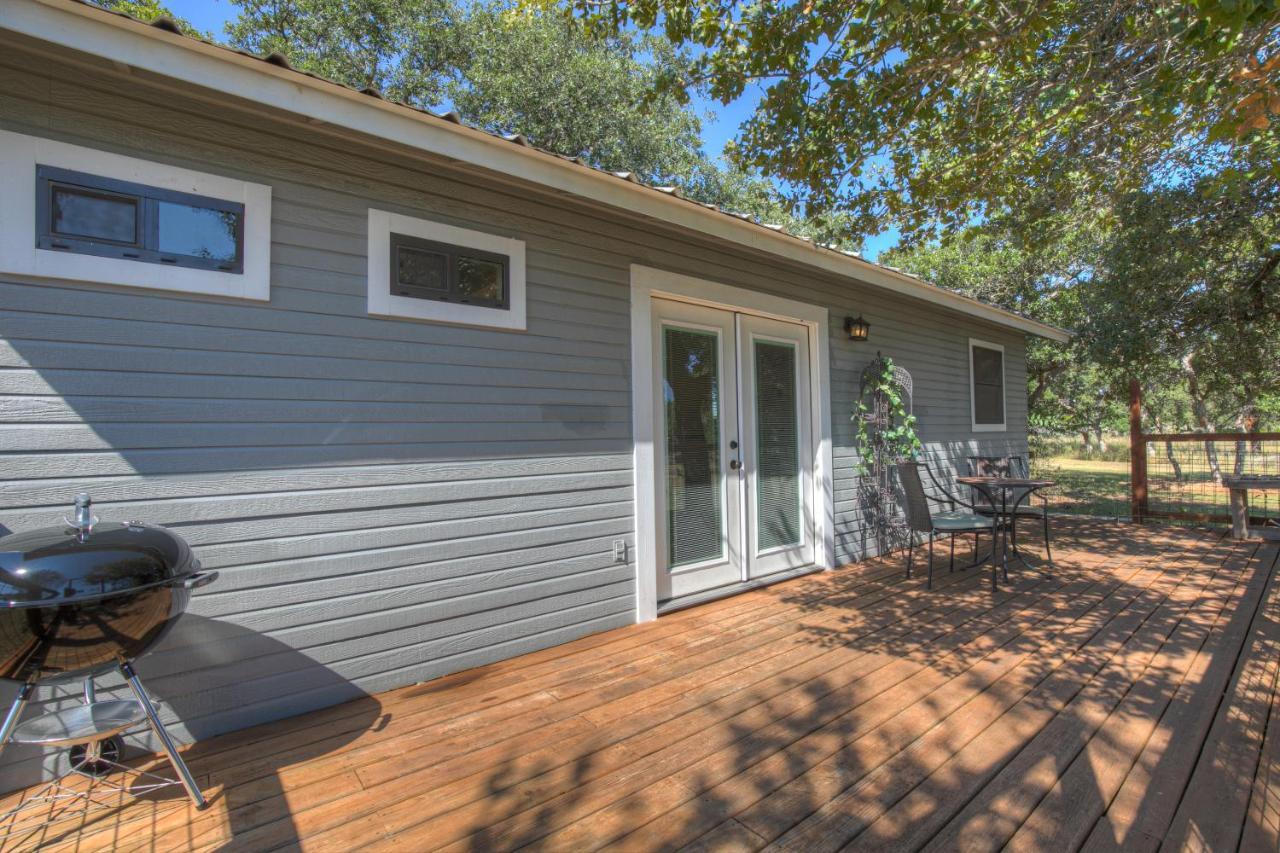 Grey Haus Casita-Peaceful Hill Country Views! Villa Fredericksburg Bagian luar foto